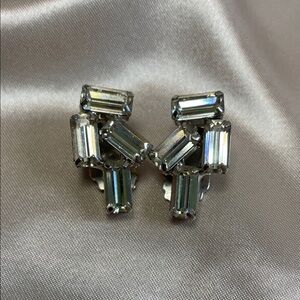 KRAMER 1950s Vintage Crystal Clip-On Earrings - Silver Clear Baguette Stones